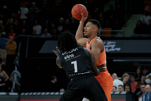 在赛季中期 在赛季中期