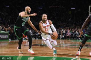 文班亚马自投自扣 帮助马刺三杀雷霆（文班亚马自抛自扣 助马刺三度击败雷霆）